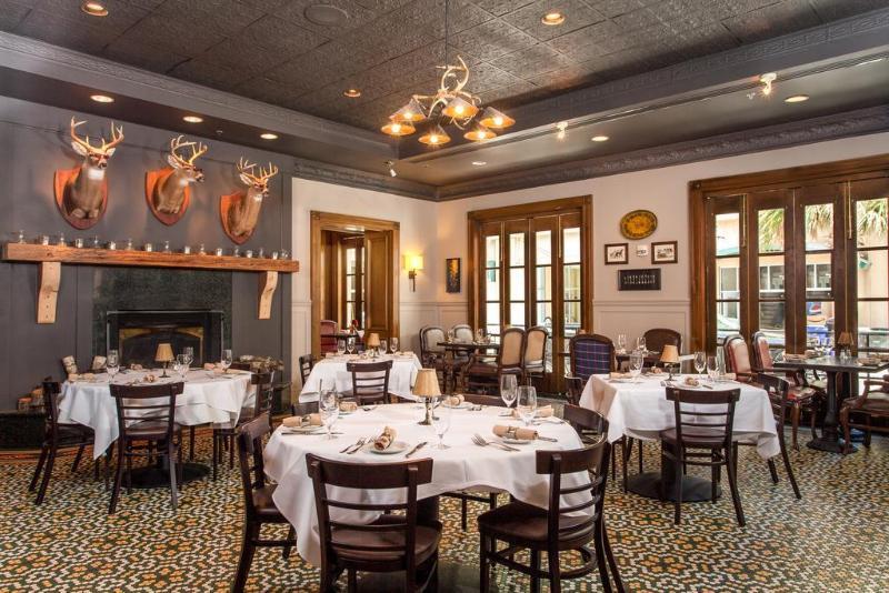 The Lindy Renaissance Charleston Hotel Экстерьер фото